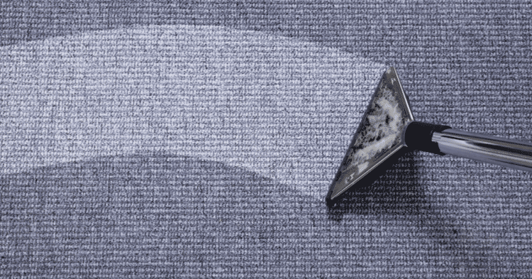 aspirador limpando um tapete